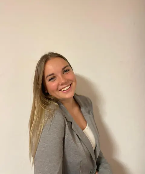 Porträt von C-Trainerin Penelope Walter, zuständig für das Jugendtraining im Golfclub Mahlow