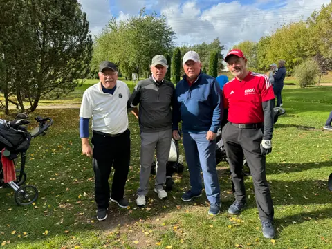 Vier Mitglieder des Golfclub Mahlow e.V. beim vereinsinternen Ryder Cup 2023 auf dem Fairway